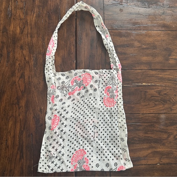 Free People Gauzy Floral Cotton Market Tote Bag Pink Black - Picture 3 of 7